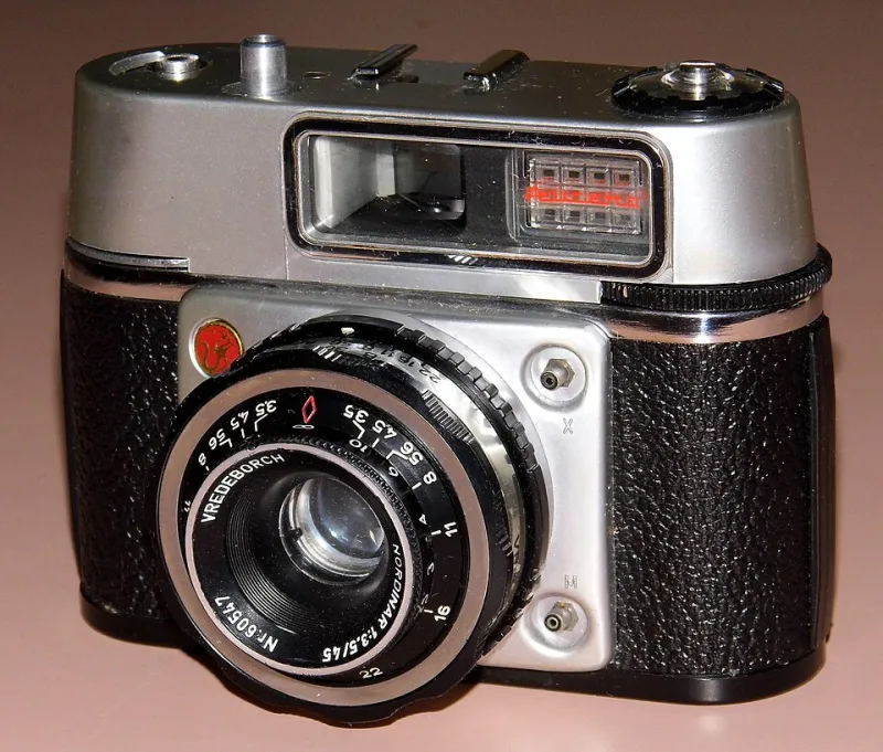 Shutter Speed Secrets: How Your Grandfather's Camera Wins the Flash Game